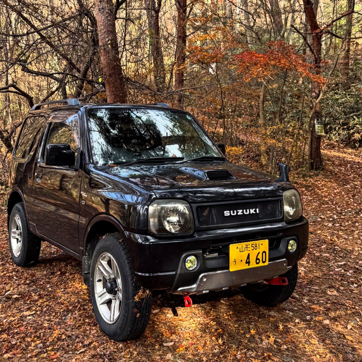 jimnylifejp's tweet photo. 地元の低山の登山口で、ワークショップで使う松ぼっくり拾ってました。
やっぱ良い形のは少ないな〜。

#jimny #jb23 #ジムニー 
#山形百名山 #千歳山 https://t.co/mWa7zAbzzm