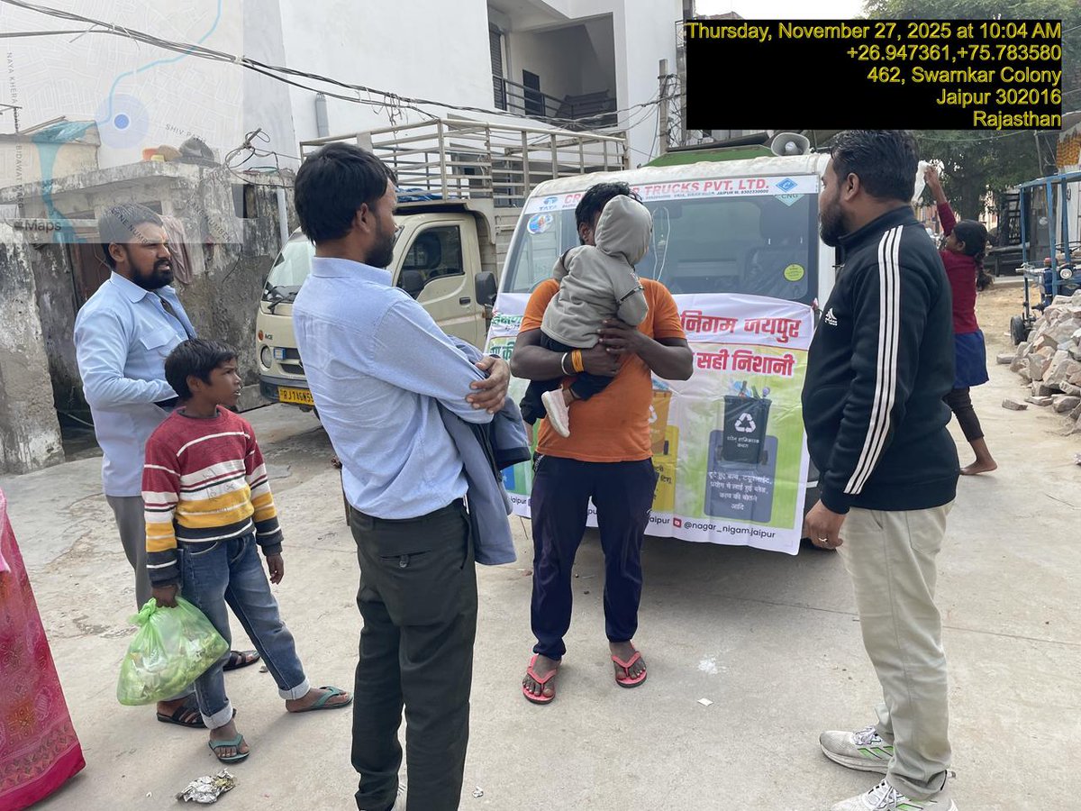 nagar_jaipur's tweet image. नगर निगम जयपुर टीम द्वारा #WasteSegregation के प्रति जागरूकता बढ़ाई जा रही है और रहवासियों को गीले–सूखे कचरे को अलग रखने के लिए प्रेरित किया जा रहा है।

#DoorToDoorCollection #CleanCityMission 

@SwachhBharatGov | @SwachhBharat | @MoHUA_India 
@SmdsbmU.  | @LSG_Rajasthan