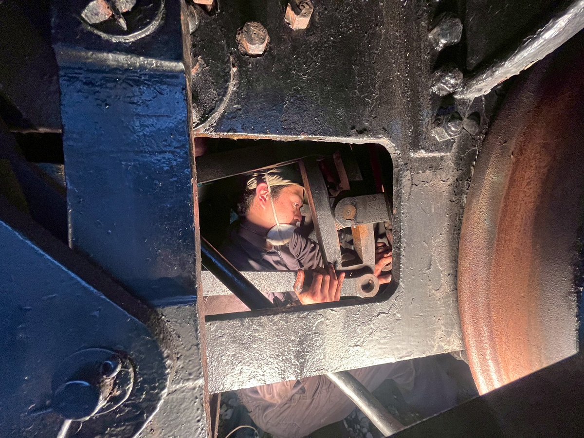 「さらに弁装置が台枠内にあると、事態は悪化します」(ナショジオ)