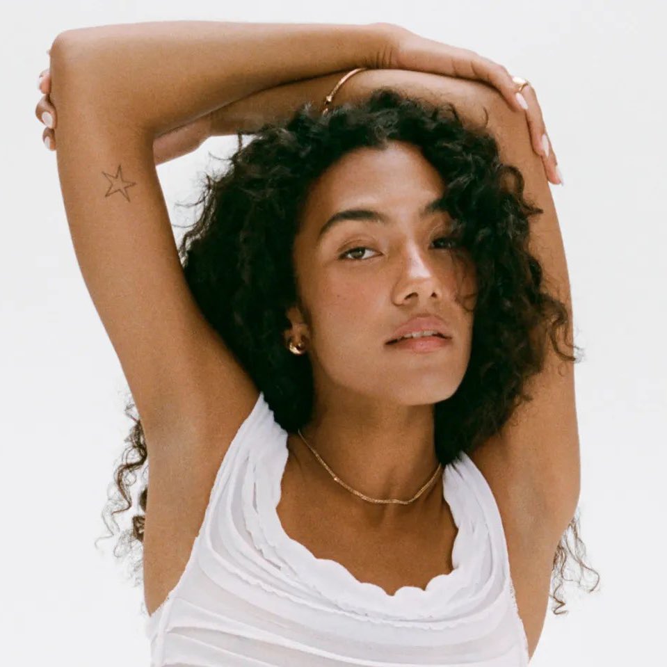 PopCrave's tweet image. Olivia Dean reveals that Ticketmaster and AXS will return the extra money fans spent on marked-up resale tickets following her criticism of the pricing.