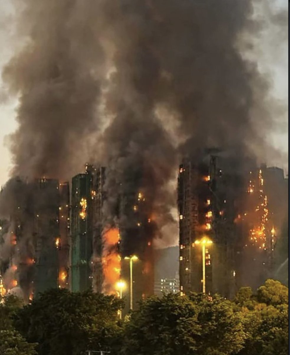 DineshkumarDKN's tweet image. A massive fire engulfed several tower blocks in Hong Kong on Wednesday (local time), killing at least 44 people and leaving at least 279 missing, with many still trapped inside burning buildings.  
 #Fire #FireMishap #FireAccident #HongKong #HongKongFire