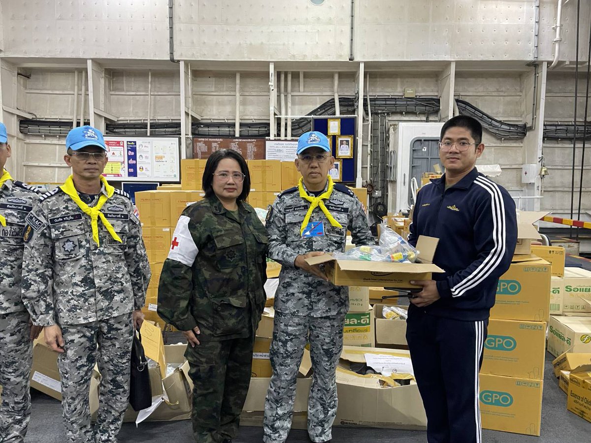 TheStructureTH's tweet image. จากเรือหลวงส่งตรงถึงสู่ผู้ประสบภัย! ร.ล.จักรีนฤเบศร เปิดโรงครัวพระราชทานลอยน้ำ ปรุงอาหาร 3,000 ชุด ส่ง ฮ.ช่วยผู้ประสบภัยสงขลา

พลเรือตรี ปารัช รัตนไชยพันธ์ โฆษกกองทัพเรือ เปิดเผยว่า หลังจากเรือหลวงจักรีนฤเบศรได้ทอดสมอบริเวณชายฝั่งจังหวัดสงขลาเมื่อกลางดึกของคืนที่ผ่านมา…