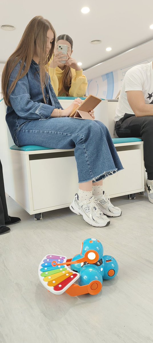 TICE_UCLM's tweet image. En #TICEUCLM seguimos compartiendo experiencias y situaciones de aprendizaje orientadas a promover el pensamiento computacional en el ámbito educativo. Robótica educativa #VIIEROBOTICE