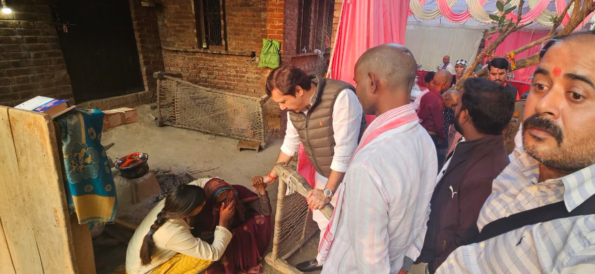 MDhananjaySingh's tweet image. मल्हनी विधानसभा के गढ़ाबाघराय ग्रामसभा में सर्वेश बिंद जी के पिताजी के त्रयोदशाह संस्कार में सम्मिलित होकर भावभीनी श्रद्धांजलि अर्पित की।

#मल्हनी