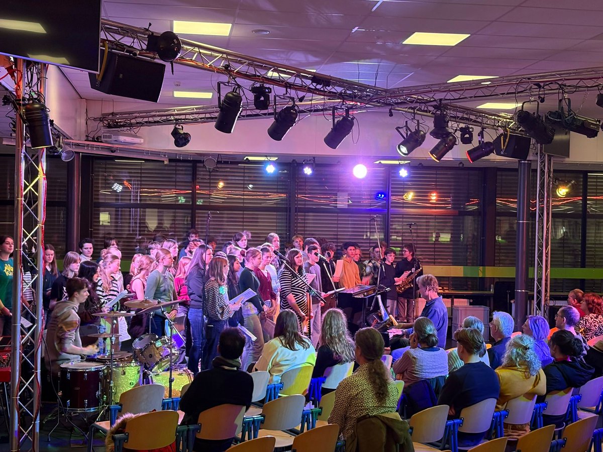 School, daar zit muziek in!

Gisteravond hebben we weer mogen genieten van al onze  muzikale talenten tijdens de muziekavond. Geweldig gedaan toppers!

#EttyHillesumLyceum #HetVlier #MuziekAvond #Onderwijs