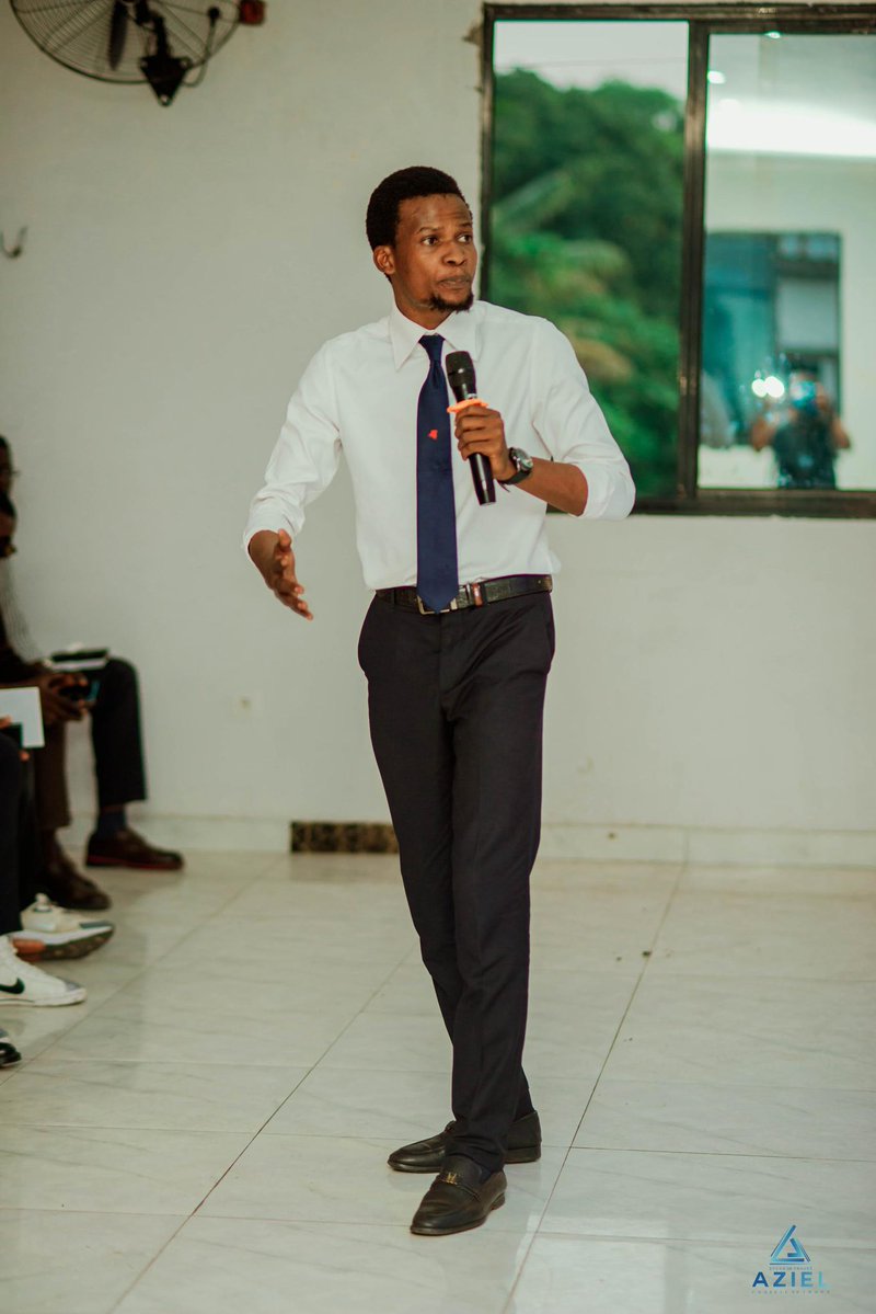 OnokombaO157's tweet image. #RDC: Nous n’avons ni argent, ni parrain, ni réseau, ni expérience. C’est vrai.  
Mais ce que nous avons en commun, c’est plus fort : la misère, la souffrance, l’injustice.  
C’est notre feu, notre carburant.  
La jeunesse Extra Système, c’est notre identité.  
Match eza truqué,…