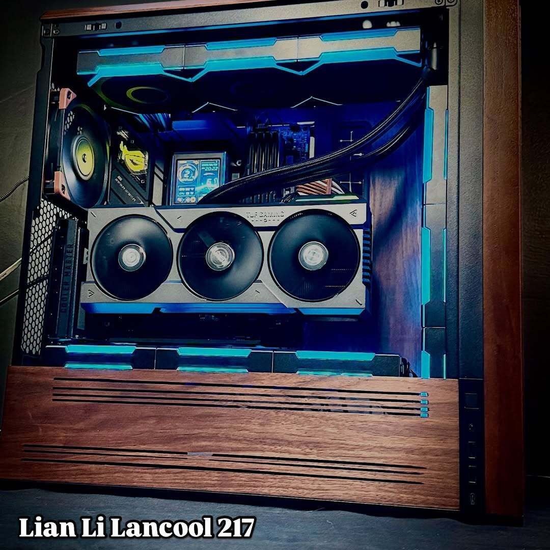 GlobalLianli's tweet image. Drop your score! This one’s a beauty 🤍🖥️

Cr. @j.bbuildz

#lianli #case #pc #build #setup