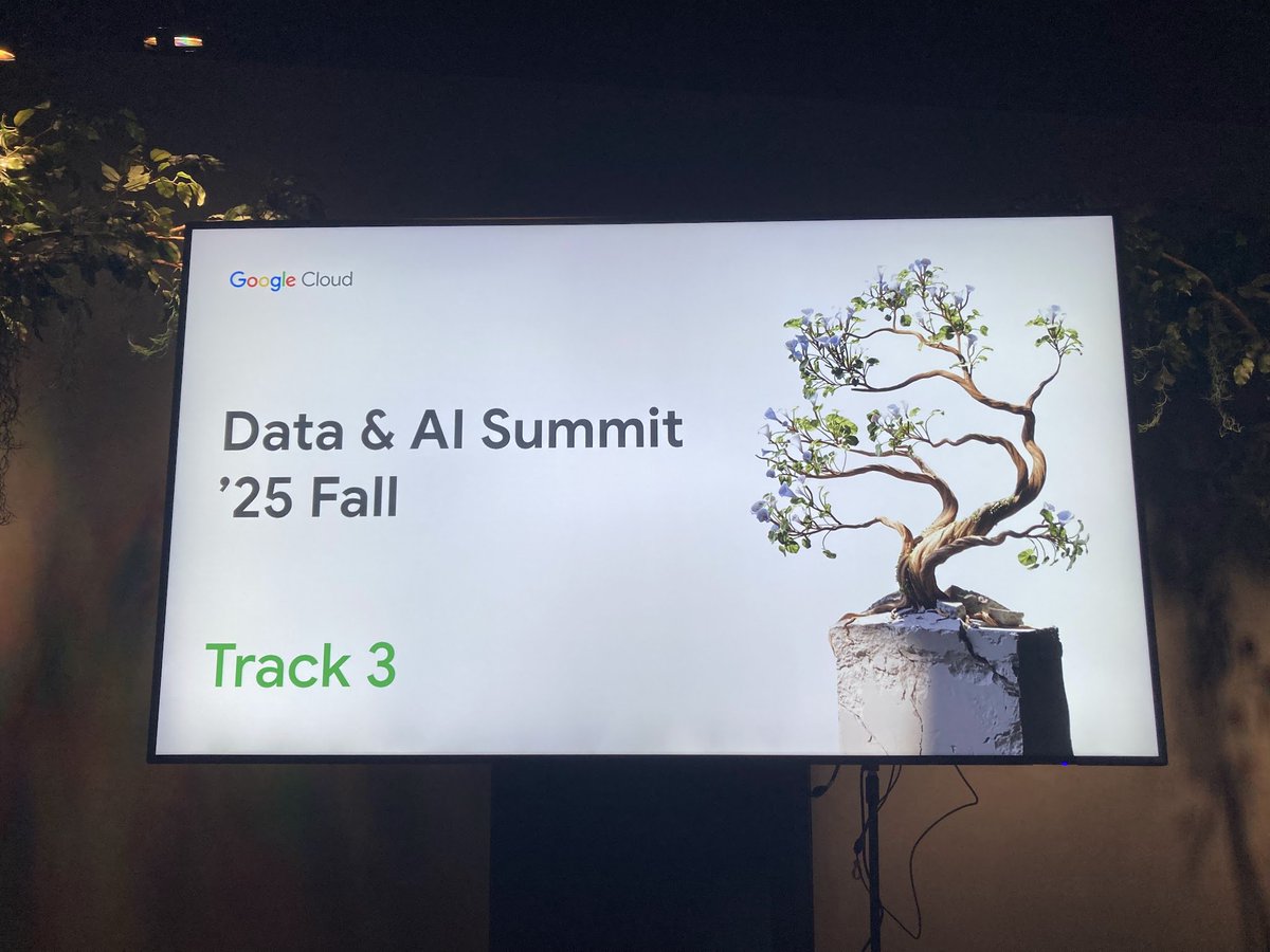 nikonikokin221's tweet image. Data &amp;amp; AI Summitに来ております。

拝聴したすべてのセッションでNano bananaさんの資料作成のサポートの形跡が見られたのが感慨深いです。

学んだ知見をより分かりやすく共有することが加速していく世界ですね

#gcdasummit #googlecloud #DataCloud
