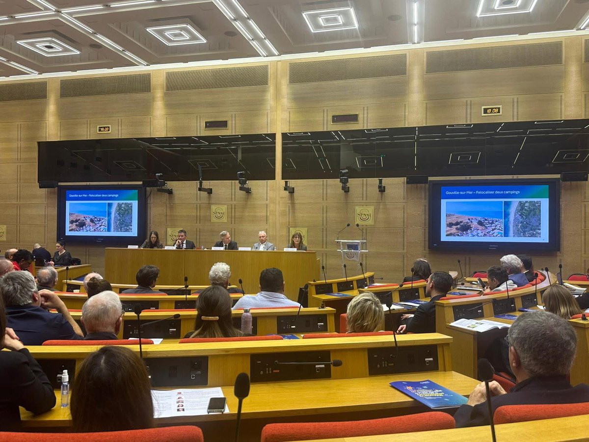 Au <a href="/Senat/">Sénat</a> hier pour le colloque consacrée à l’hôtellerie de plein air et à son adaptation face au changement climatique.
Merci à <a href="/JBLemoyne/">Jean-Baptiste Lemoyne</a> ainsi qu’à Nicolas Dayot, président de la #FNHPA pour la qualite de son rapport et ses nombreuses propositions.
<a href="/anel_asso/">Association Nationale des Elus des Littoraux</a> <a href="/SergePapin_rf/">Serge Papin</a>