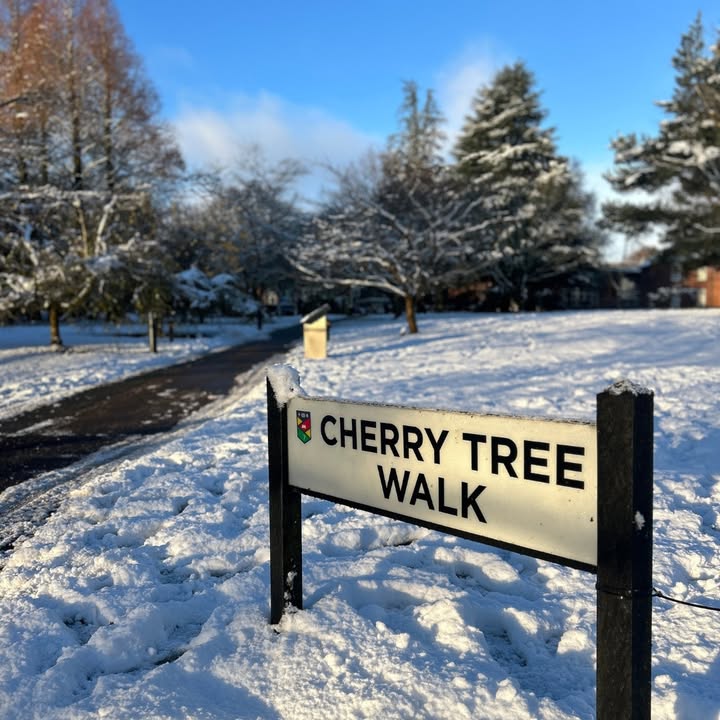 KeeleUniversity's tweet image. #Throwback to this time last year when Keele was transformed into a winter wonderland ❄️ 

We might be snow-less for now… but who else is manifesting a snowy Keele moment soon?