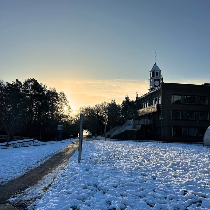 KeeleUniversity's tweet image. #Throwback to this time last year when Keele was transformed into a winter wonderland ❄️ 

We might be snow-less for now… but who else is manifesting a snowy Keele moment soon?