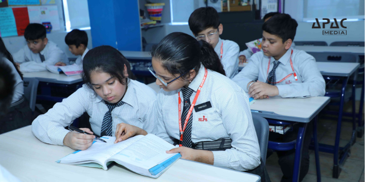 Apacnewsnetwork's tweet image. CBSE to Roll Out Mandatory Skill Education for Classes 6–8 from 2024–25 as Schools Prepare for Hands-On Learning Shift

Read - apacnewsnetwork.com/2025/11/cbse-t…

#APACMedia #SkillEducation #CBSC #School #Students #Learning #NationalEducationPolicy