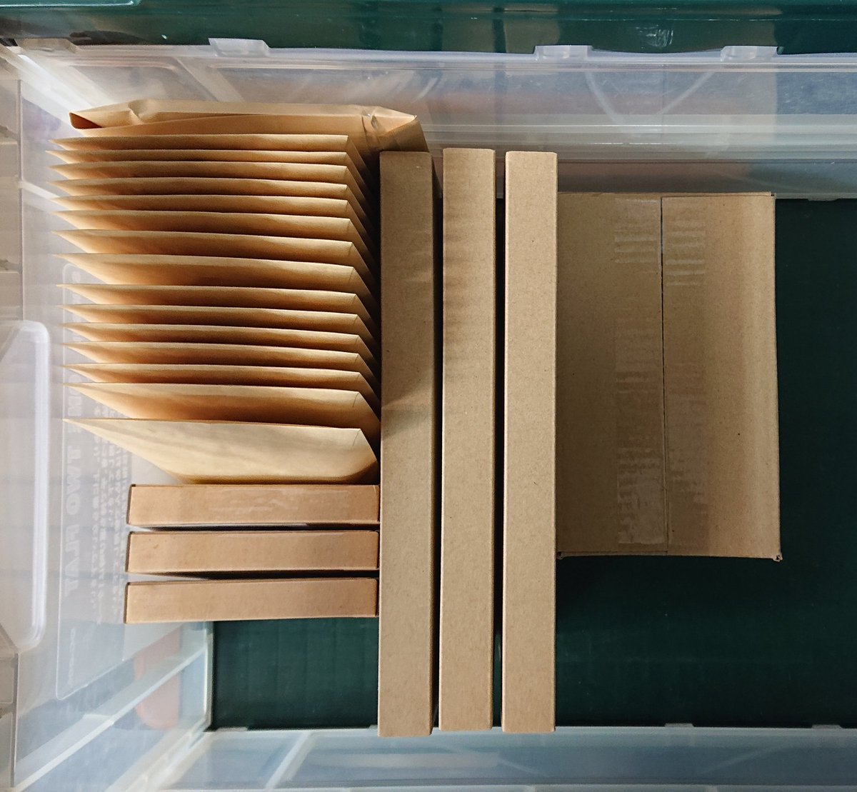 maron_akiba's tweet image. 本日も通販のご利用、ありがとうございます。
#英傑大戦 籤や絆カード、コラボカード、#艦これアーケード の補強増設や甲勲章付き、#ツアマス のSSRやPM、#アーセナルベース、#FGOAC のシングルなどご注文いただき23件発送しました🚚
到着までもう暫くお待ち下さい🙇…