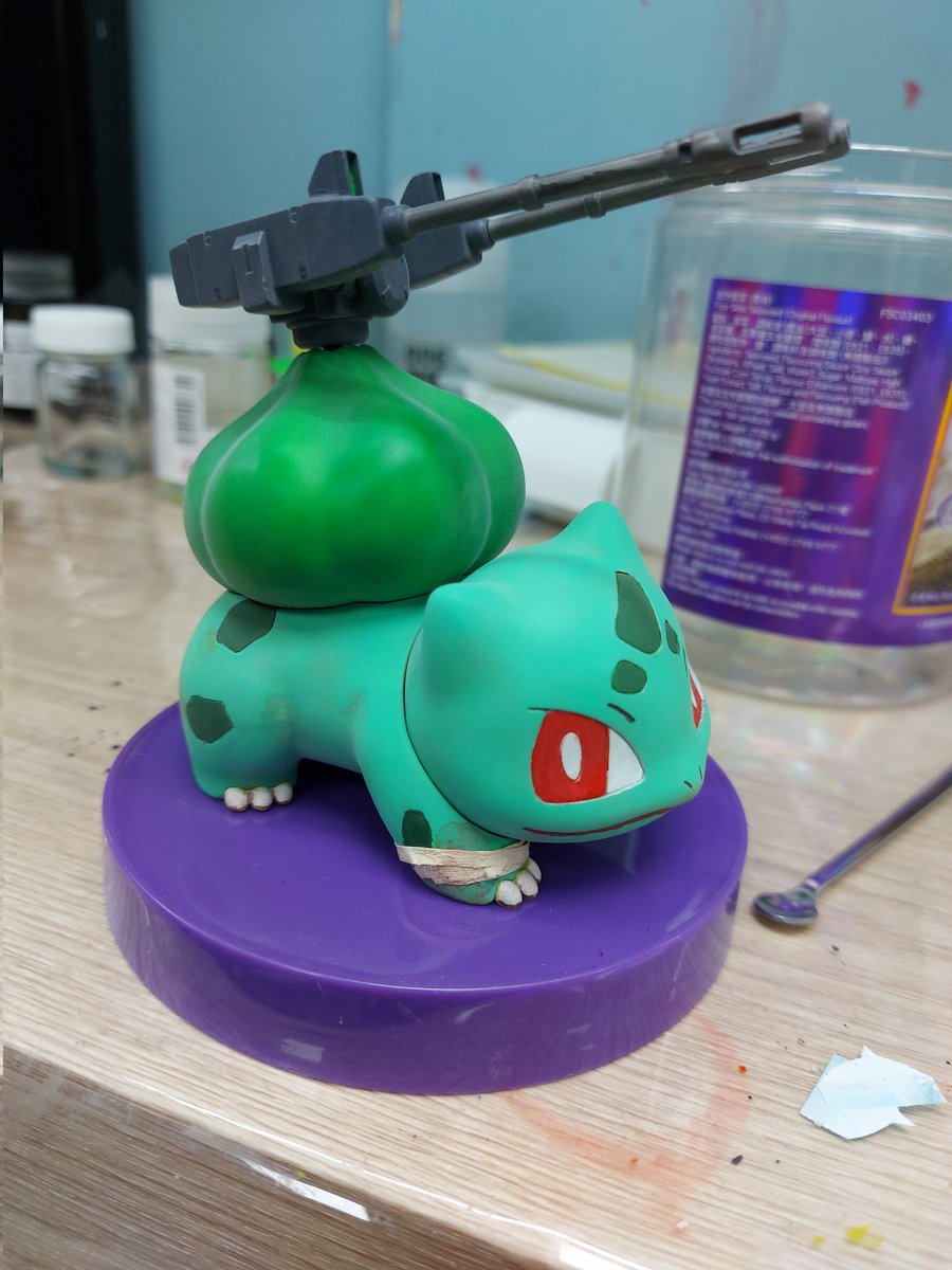 BroccoliTang's tweet image. 昨晚完成的武裝奇異種子，做傷痕緣於漆膜厚薄不均，部分位置更透露灰色底漆，所以拿來做傷害練習。