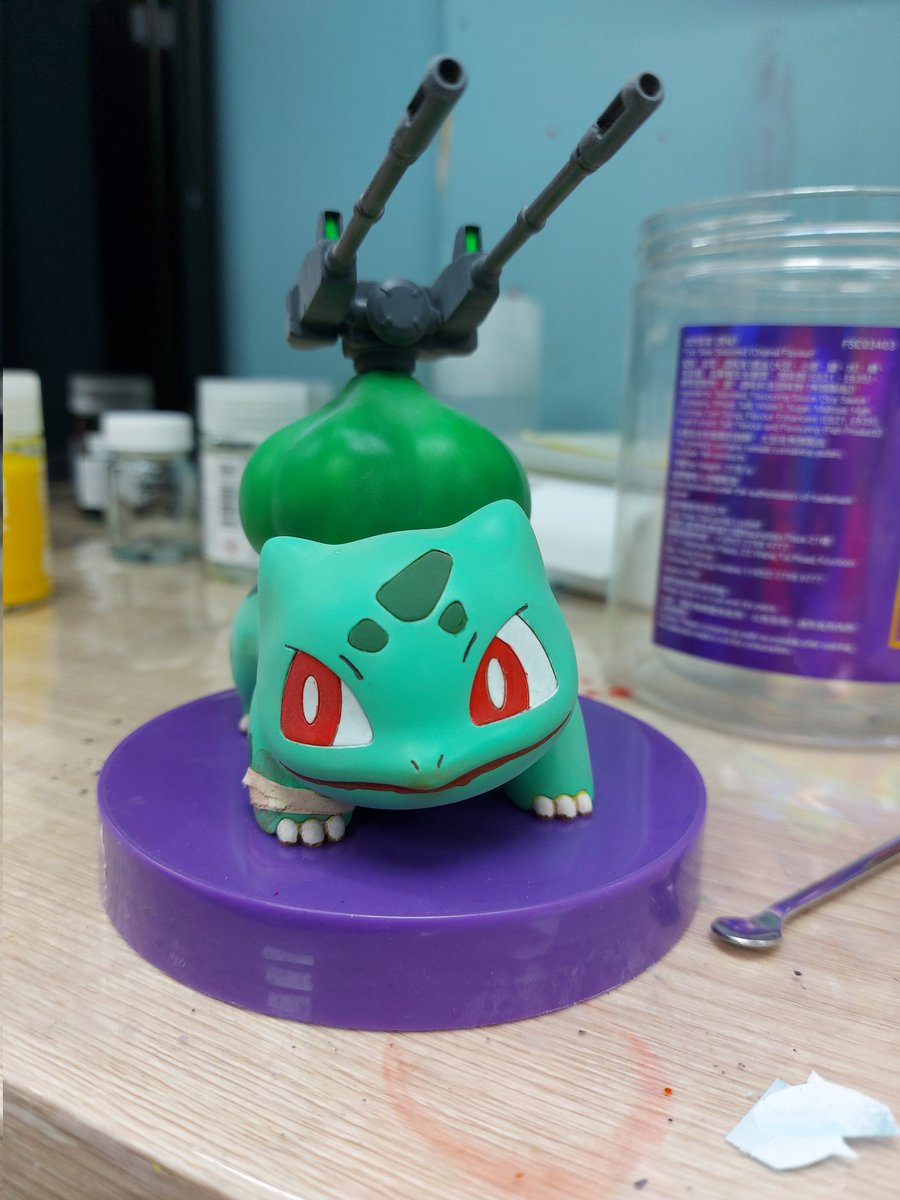 BroccoliTang's tweet image. 昨晚完成的武裝奇異種子，做傷痕緣於漆膜厚薄不均，部分位置更透露灰色底漆，所以拿來做傷害練習。