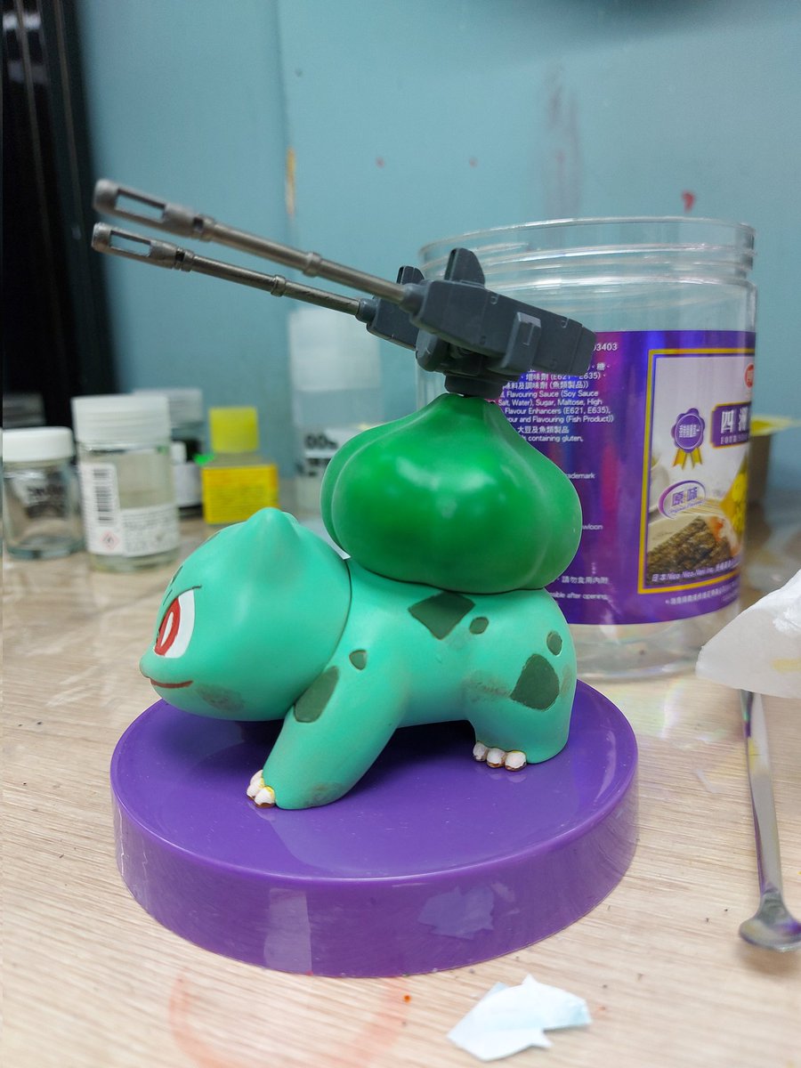 BroccoliTang's tweet image. 昨晚完成的武裝奇異種子，做傷痕緣於漆膜厚薄不均，部分位置更透露灰色底漆，所以拿來做傷害練習。