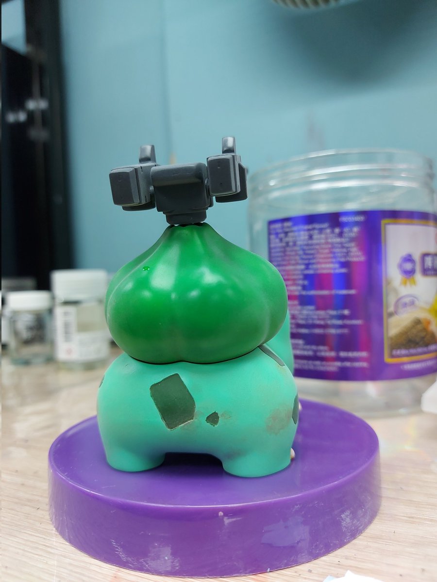 BroccoliTang's tweet image. 昨晚完成的武裝奇異種子，做傷痕緣於漆膜厚薄不均，部分位置更透露灰色底漆，所以拿來做傷害練習。