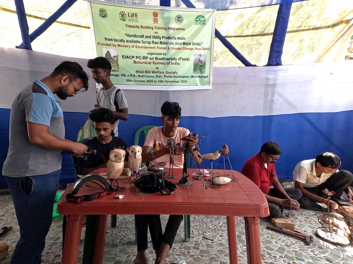 EnvisBsi's tweet photo. Capacity Building Training Programme on “Handicraft and utility products made from scrap Raw Materials (Iron metal scrap) organized by BSI-EIACP PC RP at Tulshidanga, Kuthirpara, Purba Bardhaman, West Bengal from 29.10.2025 to 10.11.2025. https://t.co/YcYRNZQMAz