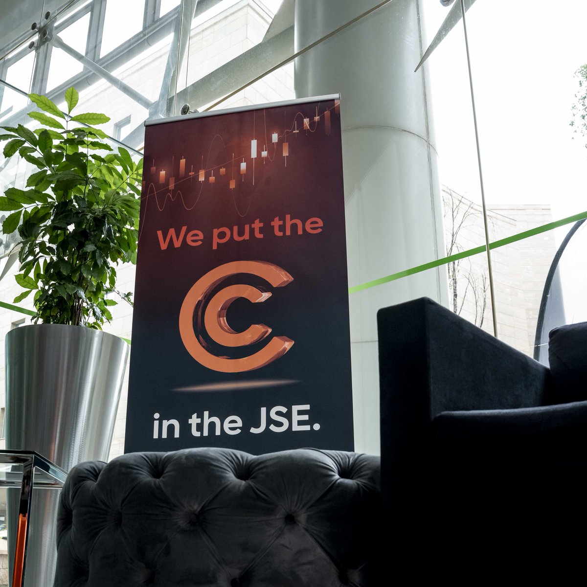 JSE_Group's tweet image. Today, orange and black will light up our building as we welcome @CellC  to the Main Board, ‘putting the C in JSE’ and powering a future of connectivity and the delivery of affordable, high-quality mobile services to millions of South Africans. Stay tuned for more!
#CellCListing…