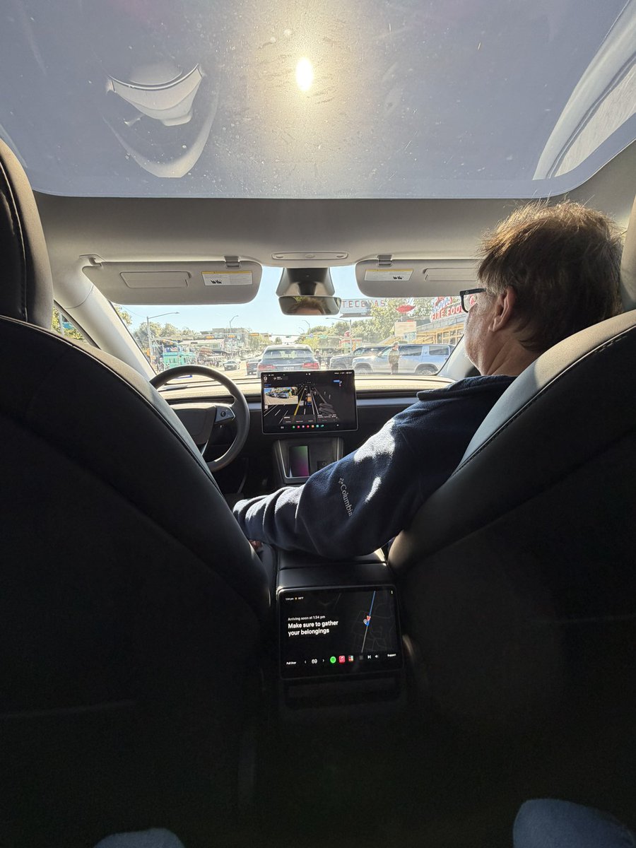 mokman's tweet photo. Flawless ride, easily pulled around a stopped bus in the right lane. 

Cost: $2.3

Then we took an $13 uber back to our car. The wait for another @robotaxi was 24 min https://t.co/4hqMhlqayF
