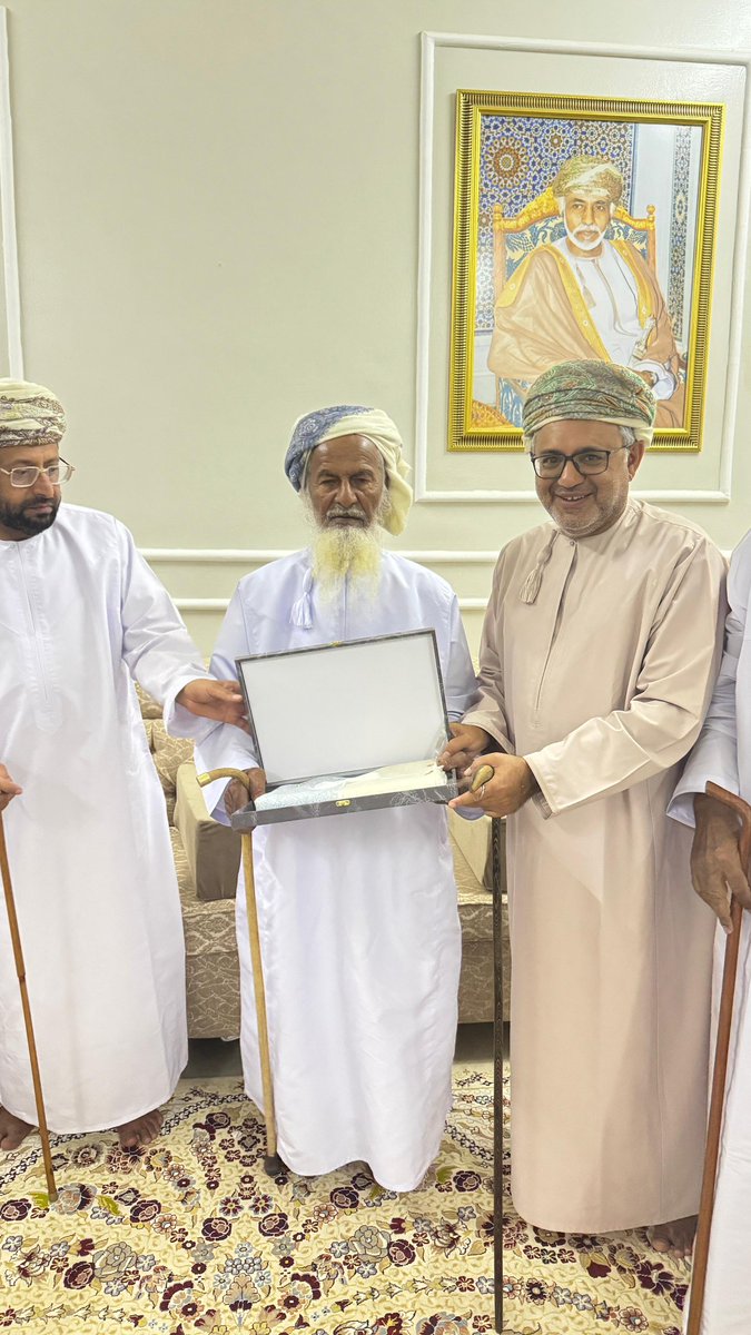 زرنا بالأمس الفقيه الوالد علي بن دغيميل الجحافي الساكن منطقة الجزع. درس الوالد علي في سناو في الستينيات الميلادية لدى والدي ناصر بن راشد المحروقي والشيخ يحيى بن سالم المحروقي. وأقام في حارة التل. يبلغ من العمر الآن التسعين سنة. وهو يؤم الناس في مسجد حارتهم. متعه الله بالصحة.