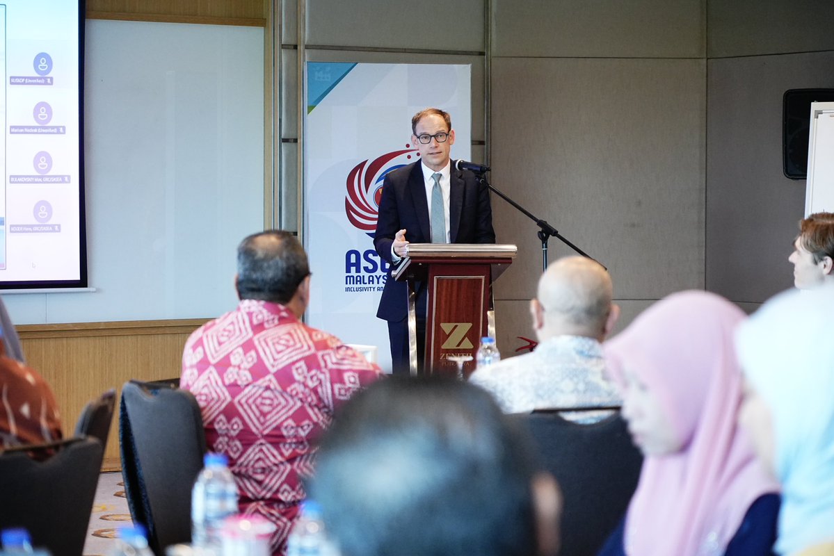 KUSKOPMalaysia's tweet image. Tuan Haji Rahman bin Mohd Din, Timbalan Ketua Setiausaha (Dasar dan Pemantauan), Kementerian Pembangunan Usahawan dan Koperasi (KUSKOP), hari ini menghadiri Majlis Hebahan Indeks Dasar PKS ASEAN (ASPI) 2024 yang diadakan di Putrajaya.

#KUSKOP #TaatSetia
#WeMakeItHappen