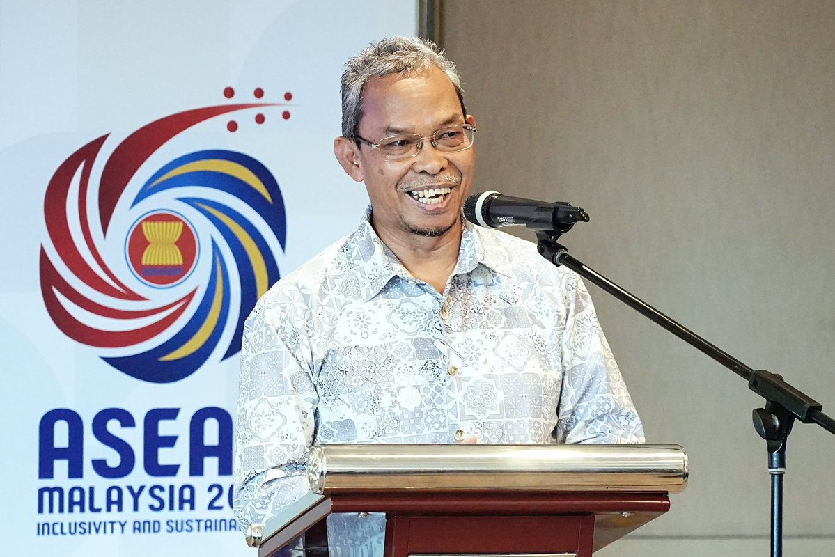 KUSKOPMalaysia's tweet image. Tuan Haji Rahman bin Mohd Din, Timbalan Ketua Setiausaha (Dasar dan Pemantauan), Kementerian Pembangunan Usahawan dan Koperasi (KUSKOP), hari ini menghadiri Majlis Hebahan Indeks Dasar PKS ASEAN (ASPI) 2024 yang diadakan di Putrajaya.

#KUSKOP #TaatSetia
#WeMakeItHappen