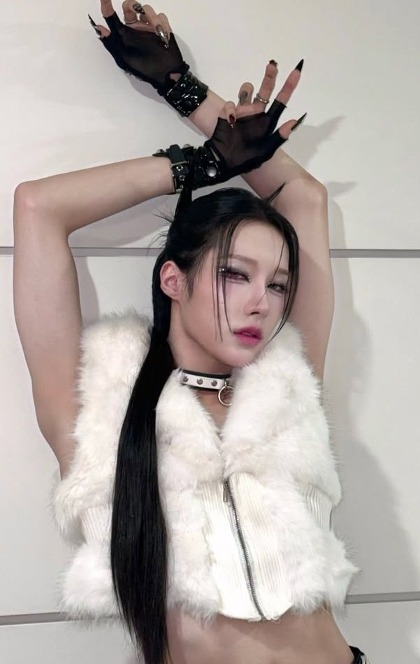 romyy_0277's tweet image. MY PRINCESS RUI IN WHITE 😽🫶🏻🤍🪽
#XLOV #RUI