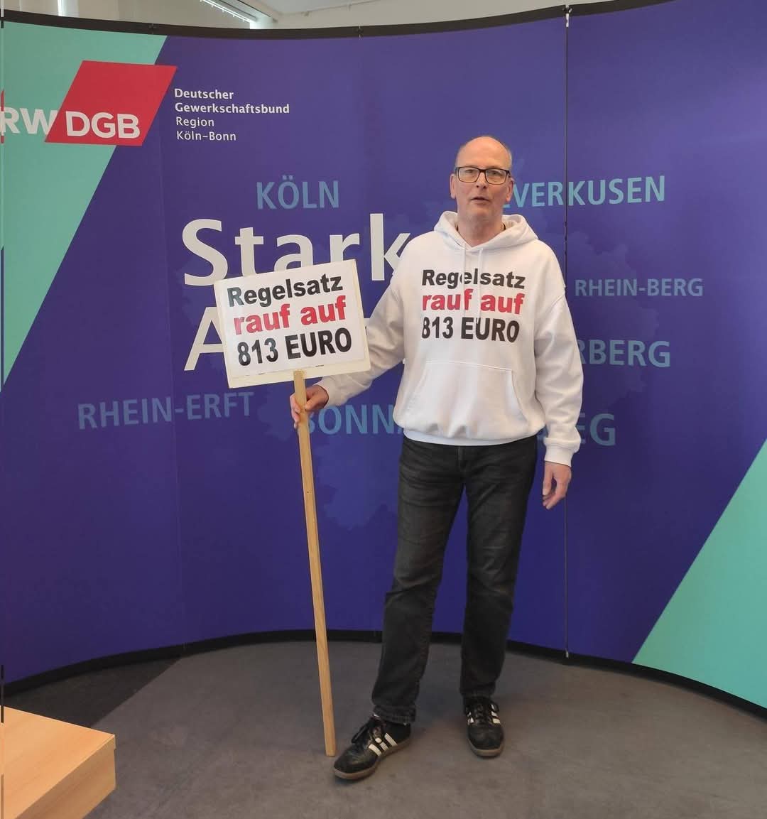 ThomasWasilewMG's tweet image. Ich beziehe Bürgergeld.
Am 10. Dezember soll der Umbau zur „neuen Grundsicherung" im Kabinett verabschiedet werden.
Ich hoffe, dass der Widerspruch gegen dieses unsoziale Gesetz im Bundestag laut und unüberhörbar wird.