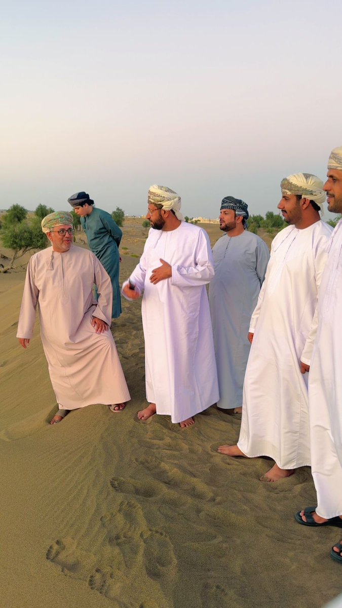 تتمتع منطقة الجزع بكثبان رملية رائعة للجلسات الشتائية على مواقد النار وفناجين الشاي والقهوة. ويحتضنها وادي عندام العظيم الذي يمتلئ بأشجار الغاف المناسبة للنزول والتخييم وقضاء أوقات جميلة في أجواء هادئة ملهمة. 

يحتاج المكان توفير دورات مياه.