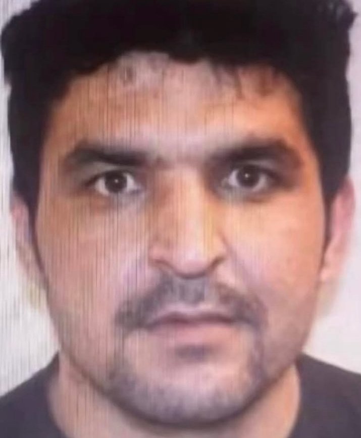 SW_Defender's tweet image. The U.S. has halted Afghan processing for a vetting review and the timing is no coincidence.

The White House shooter has been identified as Afghan national Rahmanullah Lakanwal, 29, from Khost.

This is the same chaos pattern playing out globally.
In Pakistan, Afghan and…