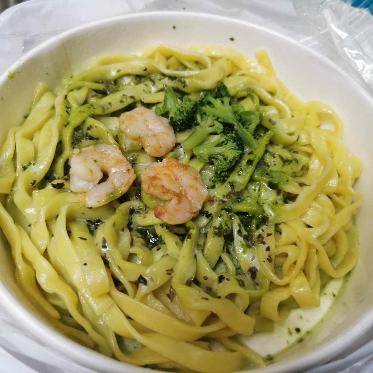 セブンのえびとバジルのパスタうまスンギ〜！迷ったらコレ、2日連続やわ