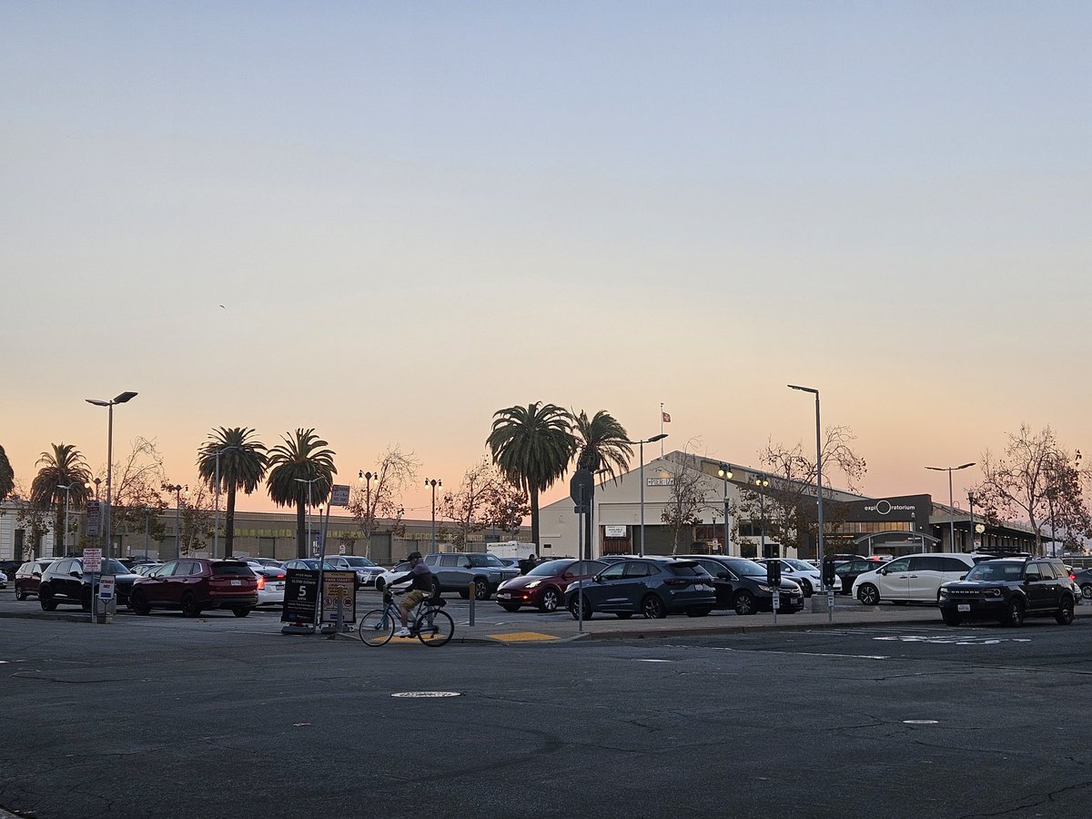 In the SF, for the last 5 days, and still just adjusting to the lifestyle. It feels calmer here, for some reason, and I am able to focus more on work and think clearly.

Sleeping well, eating well, and literally going to the gym now.

U.S. Diaries (Day 5):
Simple, focused