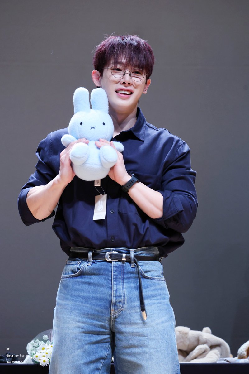 Bombom930301's tweet photo. 251122 사웨 팬싸 HQ

대장토끼🐰

#원호 #WONHO https://t.co/WW4Lizlagw