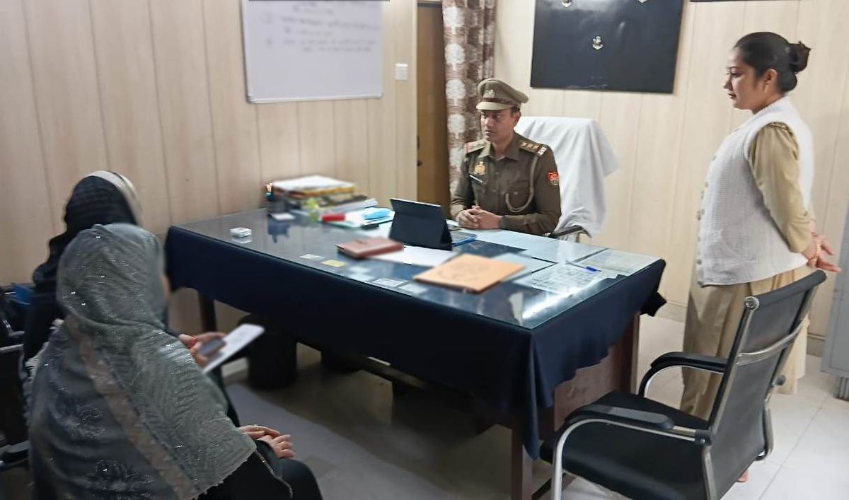 moradabadpolice's tweet image. #SSP @moradabadpolice @satpal_IPS के निर्देशन में जनपद के थाना प्रभारियों द्वारा अपने-अपने थाना/कार्यालयों पर जनसुनवाई की जा रही है, फरियादियों की समस्याओं को ध्यानपूर्वक सुनकर उनके उचित, गुणवत्तापूर्ण एवं शीघ्र निस्तारण हेतु आवश्यक कार्रवाई की जा रही है।

#UPPolice