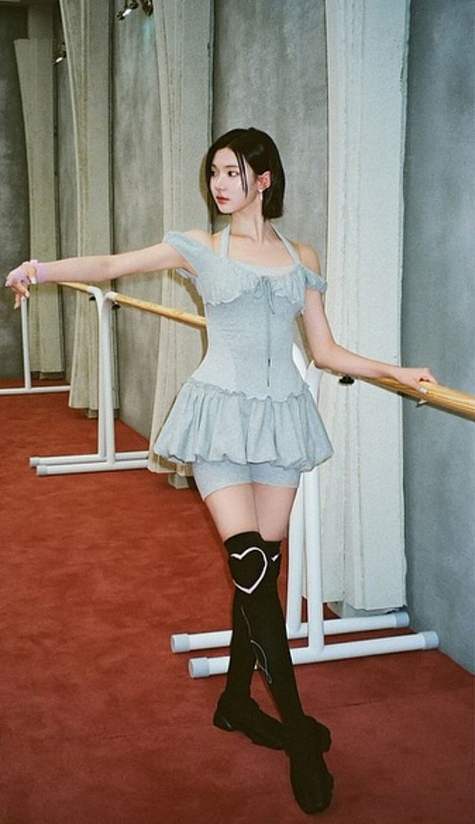 picscjiwoo's tweet image. pre debut                                              now