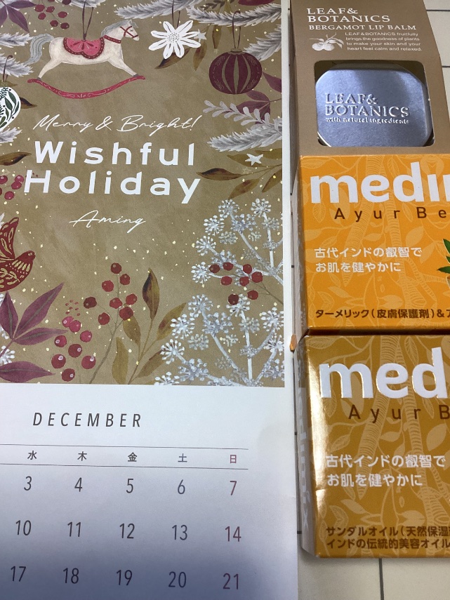 hinzoh's tweet photo. Aming(アミング)とムサシに行きました。それぞれでリップバームや石鹸など買いました。
アミングでカレンダーもらえたの嬉しいなー。flexnoteのピンクのリングにとても合うから、このサイズでノート作っていこうかな？
ホームセンターで買えるmedimixの石鹸が大好きです。
洗車もしたし、良き1日🍀 https://t.co/LR7hfLD4et