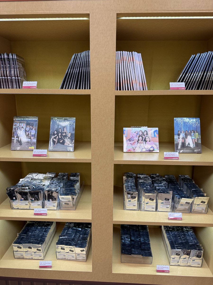 abcwikiwiki's tweet image. Albums at tripleS popup! #tripleS #msnz #tripleS_msnz #msnz_POPUP #Beyond_Beauty
#EVERLINE #에버라인