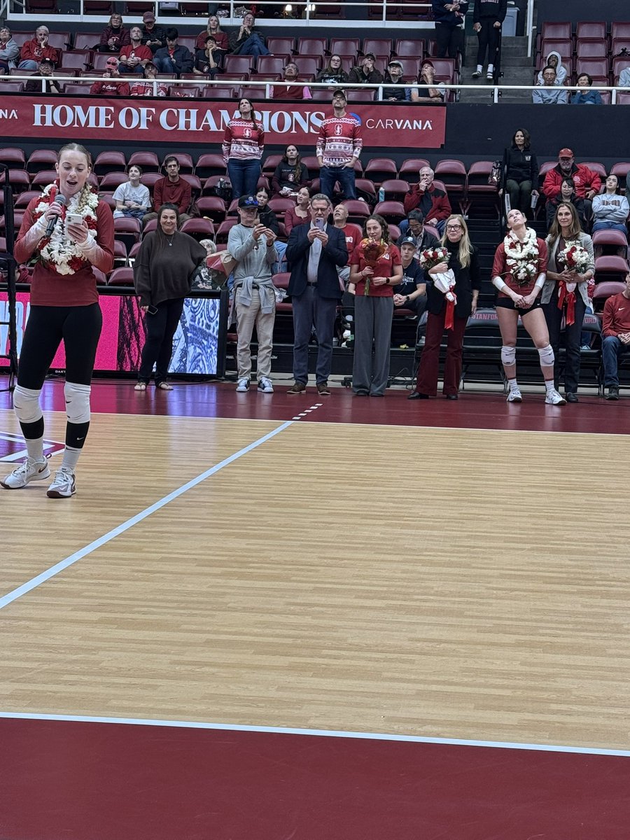 slamdunk406's tweet image. Anna Pringle &amp;amp; Elia Rubin got honored for Senior Day. 

#Stanford #ACCWVB