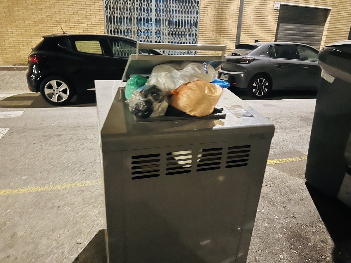 I aquestes? Pa cuando? #netejemgirona 
<a href="/gironabruta/">@gironabruta</a> <a href="/GironaNetaDigna/">Girona Neta i Digna</a> <a href="/Girona_Cat/">Ajuntament de Girona</a> <a href="/llsalellasvilar/">Lluc Salellas i Vilar</a> <a href="/sergicot/">Sergi Cot 🇵🇸</a> <a href="/enoticiescat/">E-Notícies</a> <a href="/elmonarac1/">El món a RAC1</a> <a href="/DiarideGirona/">Diari de Girona</a> <a href="/Gironanoticies/">Diari Girona Notícies</a> <a href="/MilloremGirona/">MilloremGirona</a>  <a href="/Ffr1449591/">SALVEM GIRONA</a>
<a href="/GuanyemGirona/">Guanyem Girona</a>
<a href="/gencat/">Generalitat de Catalunya</a> <a href="/som3cat/">3Cat</a> <a href="/Cati_Girona/">CatInfo Girona</a> <a href="/tvgirona/">Televisió de Girona</a> <a href="/salutcat/">Salut</a> <a href="/EUEnvironment/">EU EnvironmentAgency</a>