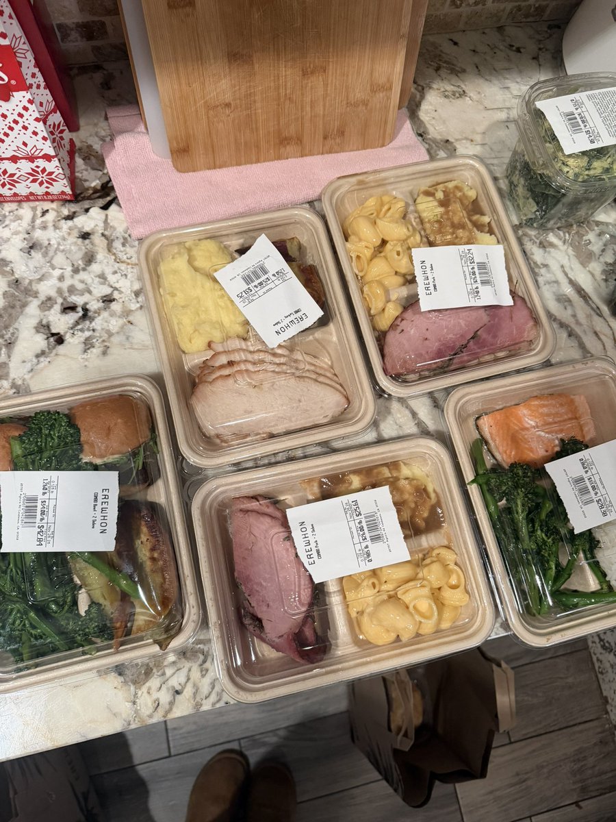 barevanillababy's tweet photo. $300 erewhon food haul https://t.co/5m6A2Xnh7V
