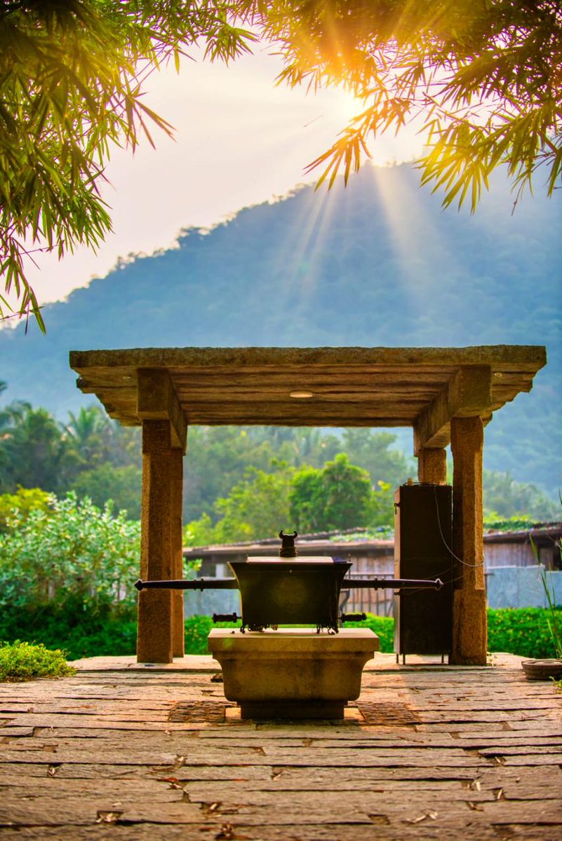 ishafoundation's tweet image. A fabulous sunset breaks over the Velliangiri Mountains at Isha Yoga Center.