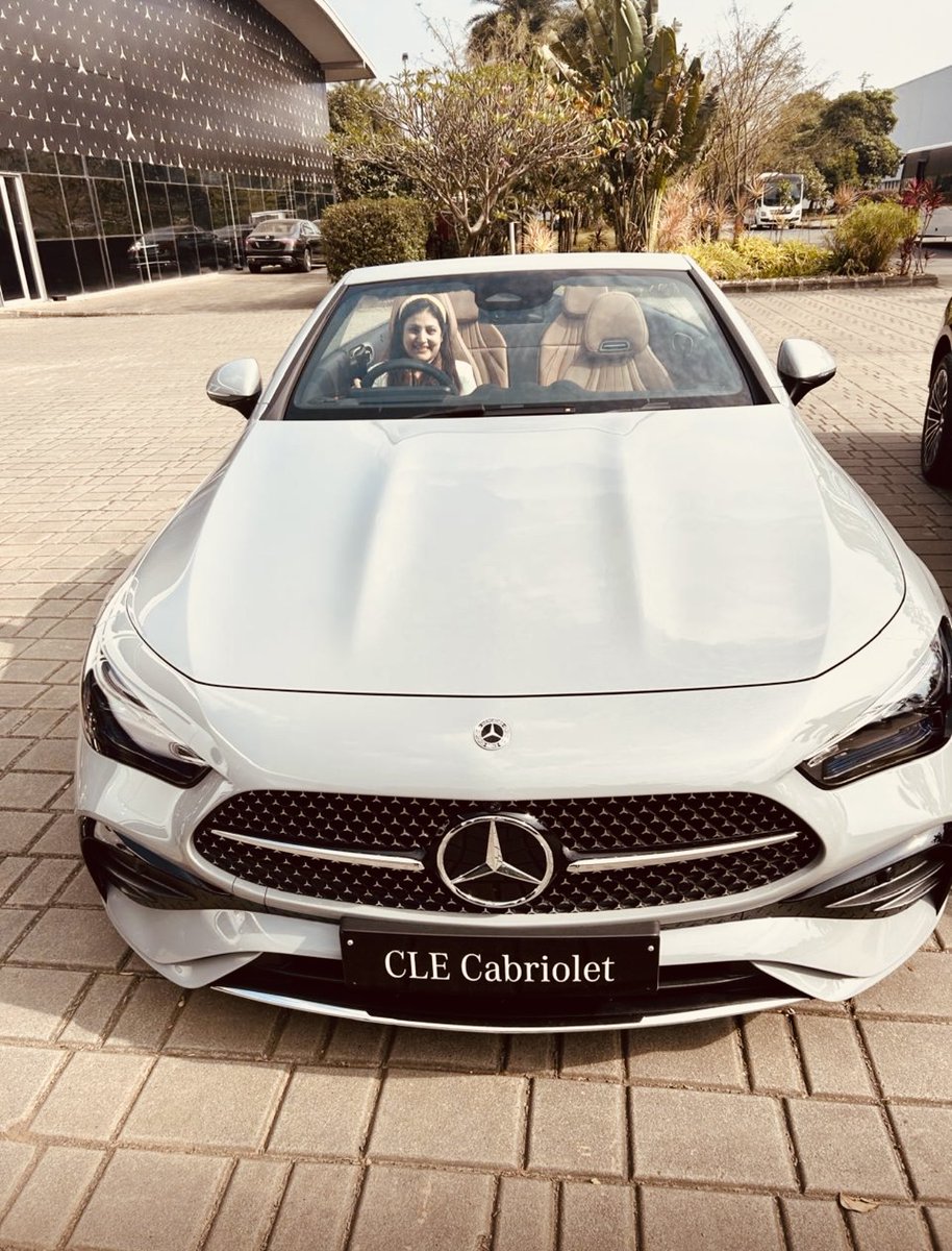 It was a <a href="/MercedesBenz/">Mercedes-Benz</a> kind of a day🥰 thanks <a href="/naiyyasaggi/">Naiyya Saggi</a> team #EDT  n of course Mr Santosh, CEO #MercedesBenz for sharing the design philosophy and intent behind this aspirational n timeless brand!