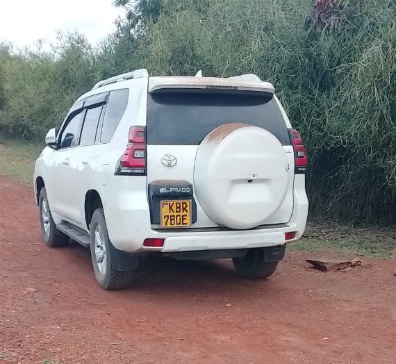 odinga_gideon's tweet image. Rumours have it that this vehicle is carrying extra ballot boxes and some good cash. The youths are following it since today early in the morning.