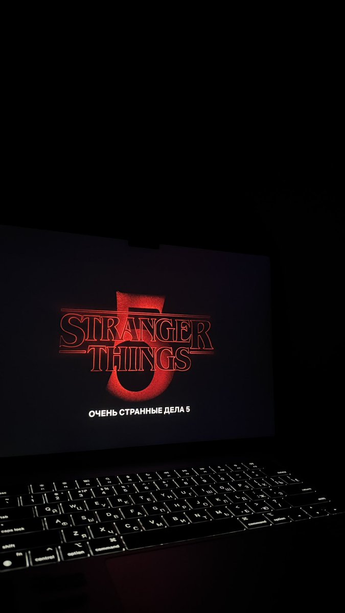 phpaulinaa's tweet image. The morning didn't start with coffee, but with watching Stranger Things 

#StrangerThings5 #StrangerThingsDay #StrangerThings