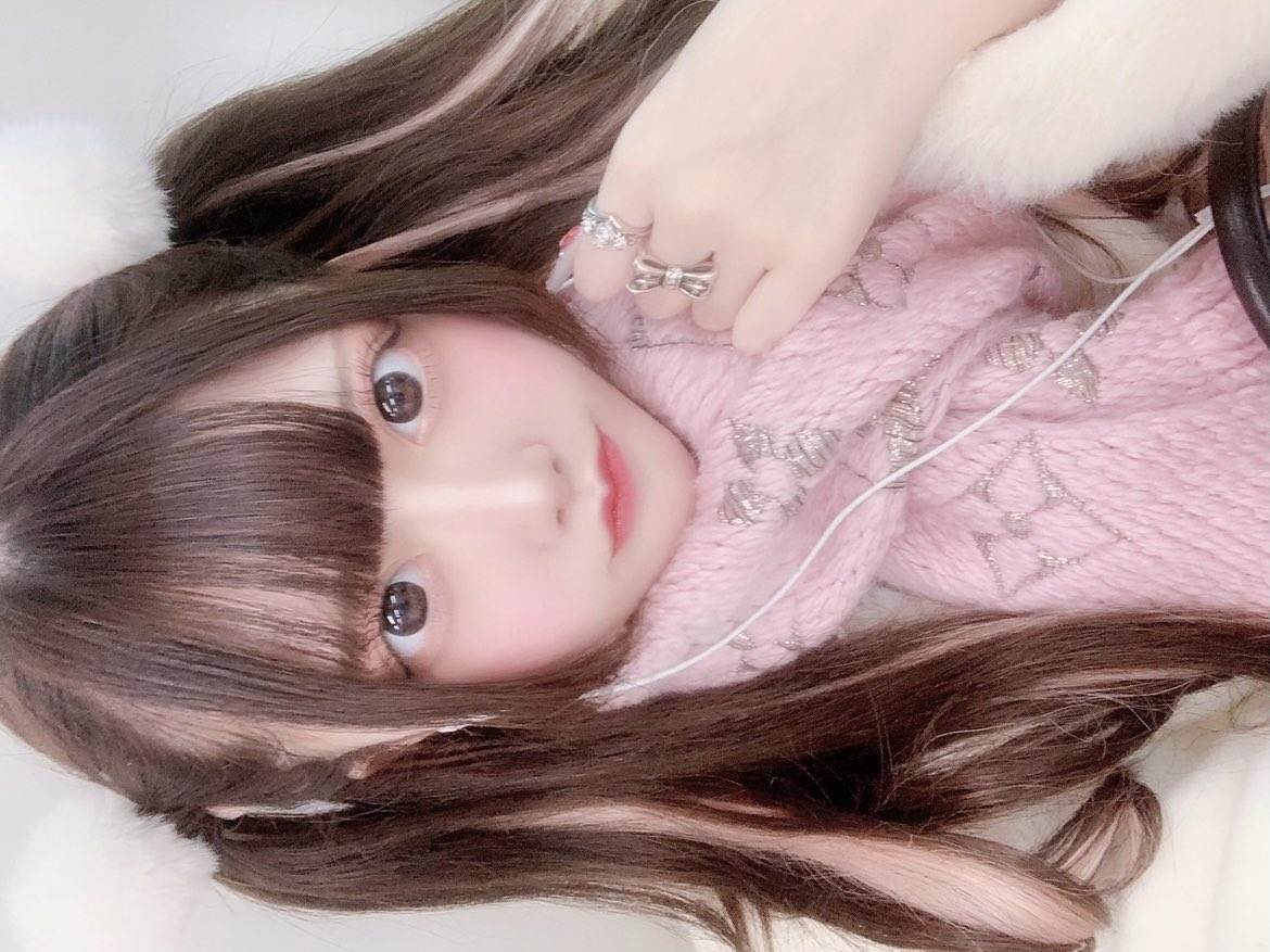 懐かしすぎて笑ってる。
この時は歌舞伎町が大好きで、週6~7でプラベでも歌舞伎町にいたし、めちゃくちゃ尖ってて何度もSNSでバトルを繰り広げていたし、好きな人のいいね欄を漁って勝手にヒスってたし、包丁で刺された。
人生で1番感情ジェットコースターだった時期だけどお陰様で成長しました。 https://t.co/eV4XpDoP4X