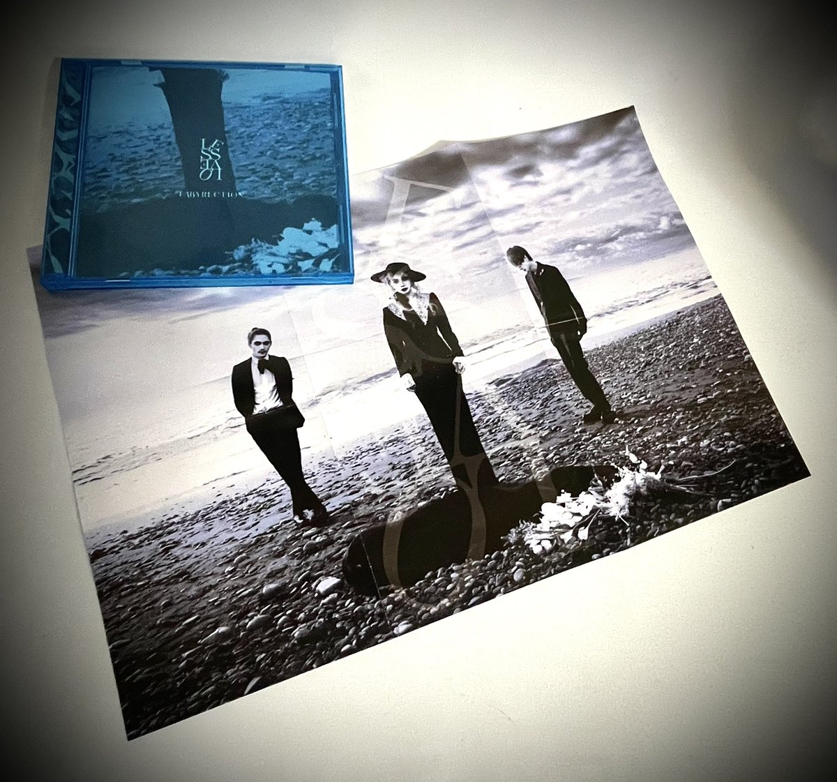 hirocinema_tan's tweet photo. レコーディング(drum  rec)させて頂いたLovelessのアルバムLabyrectionが届きました〜
硬質で金属的な中で有機体がうねるような印象を持ちました〜
是非聴いてみてください��
#Loveless #labyrection https://t.co/2ov4suv0HC