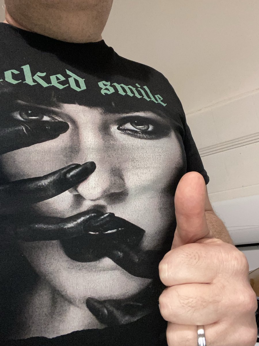 Wearing my <a href="/WickedSmile6/">WICKED SMILE (band)</a> T shirt for Oz Music T shirt day! 🤘