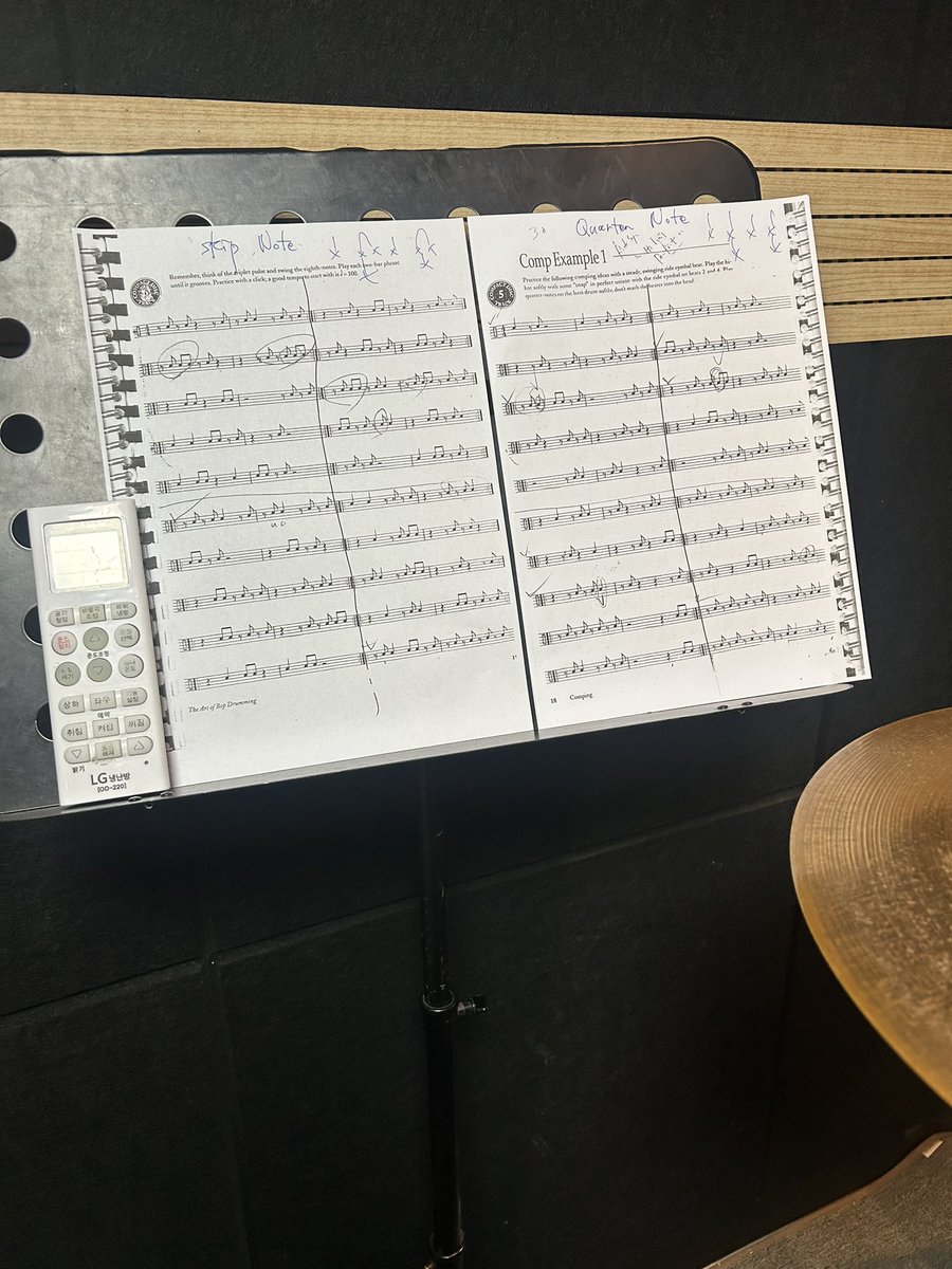 ra_s_berry's tweet image. 레슨 2회차 

자세 자체는 좋아짐
사운드 밸런스가 나아졌음 칭찬들음
30-40 8비트로만 주구장창 해서 16비트 전환하니까 안됨
동작이 부자연스러움
스윙 배우기 시작함