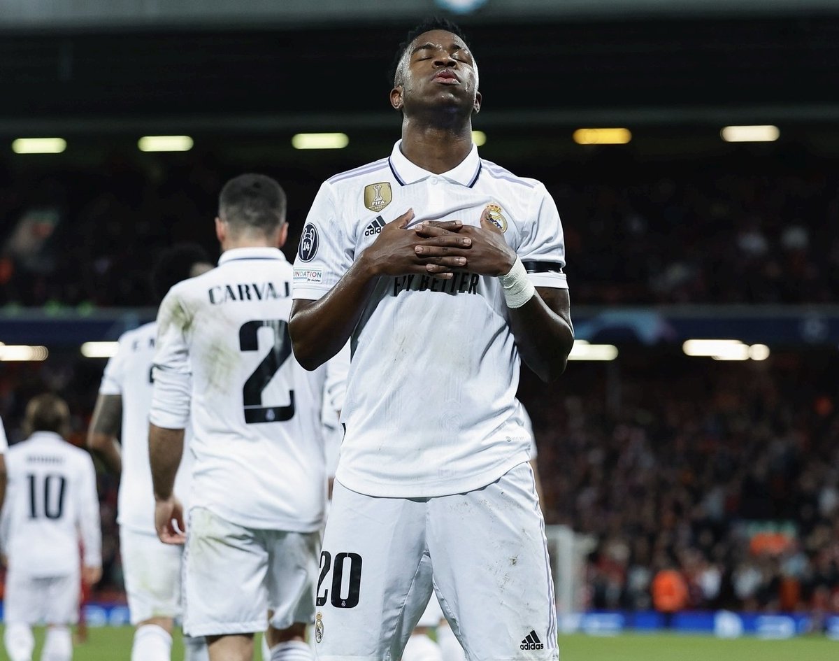 MatchDCentral's tweet image. 🚨 BREAKING 🚨
Rumours emerging that Real Madrid are preparing a SHOCK January proposal for Chelsea wonderkid Estevão!

Sources in London say Chelsea have shown interest in Vinícius Jr during early conversations 👀🇧🇷

The January window is heating up already.
More updates to…